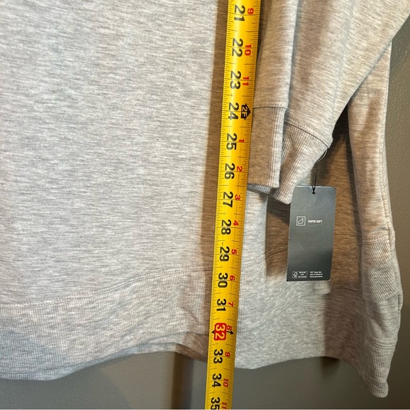 NWT Ideology Sz 4X Women’s Grey Criss-Cross Hem Crew Neck Light Long Sleeve Top! - Picture 8 of 10
